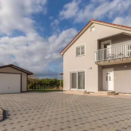 Stunning In Opuzen W/ 4 Bedrooms Opuzen (Dubrovnik-Neretva)