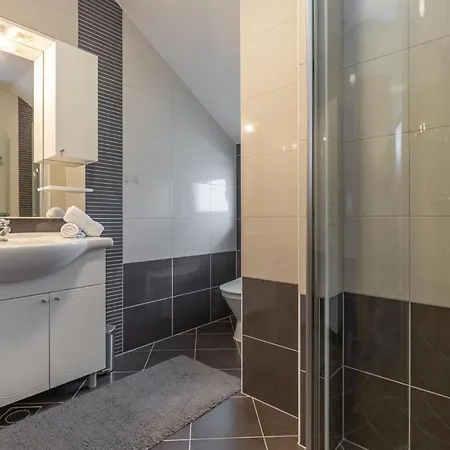 Stunning In Opuzen W/ 4 Bedrooms *