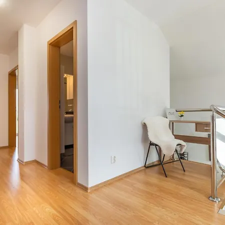 Vikendica Stunning In Opuzen W/ 4 Bedrooms Opuzen (Dubrovnik-Neretva)