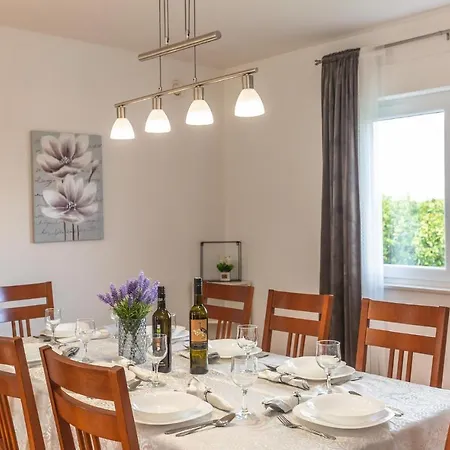 Stunning In Opuzen W/ 4 Bedrooms Opuzen (Dubrovnik-Neretva)