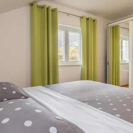 Stunning In Opuzen W/ 4 Bedrooms Opuzen (Dubrovnik-Neretva)