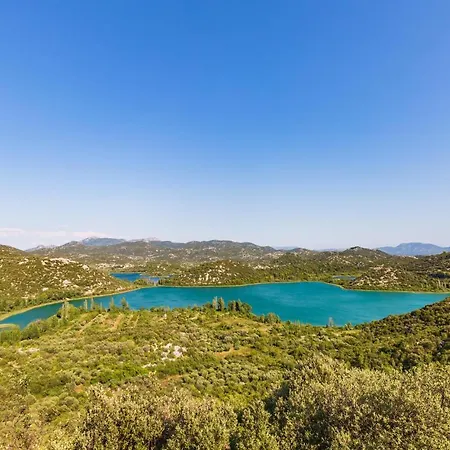 Stunning In Opuzen W/ 4 Bedrooms * Opuzen (Dubrovnik-Neretva)