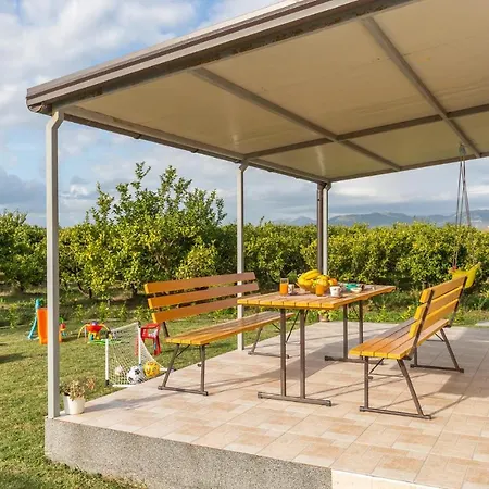 Stunning In Opuzen W/ 4 Bedrooms Holiday home *