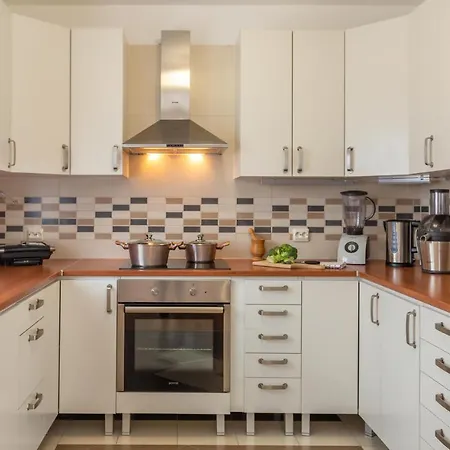 Stunning In Opuzen W/ 4 Bedrooms Opuzen (Dubrovnik-Neretva)