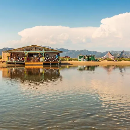 Holiday home Stunning In Opuzen W/ 4 Bedrooms