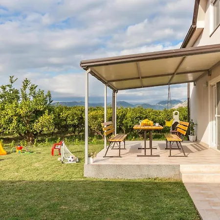 Holiday home Stunning In Opuzen W/ 4 Bedrooms